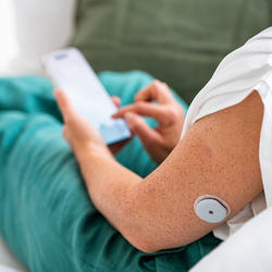 Overzicht van de Accu-Chek SmartGuide-app
