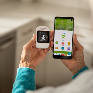 Lady with Accu-Chek Instant and mySugr