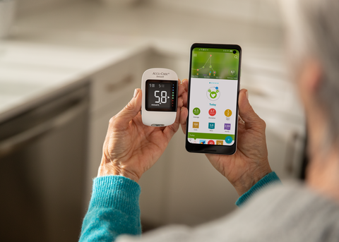 Lady with Accu-Chek Instant and mySugr